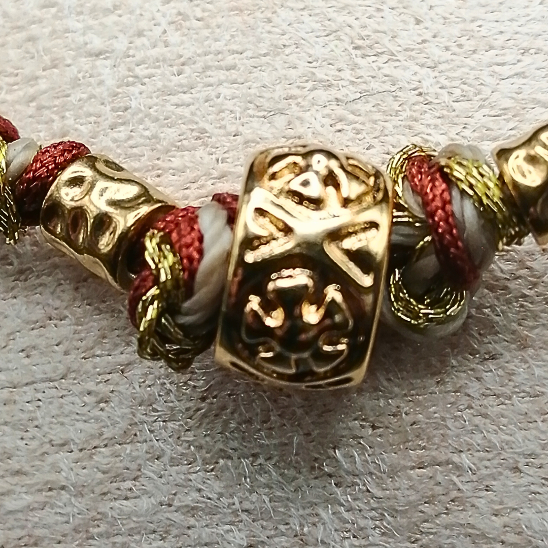 Bracelet tout en fil rouge Tila