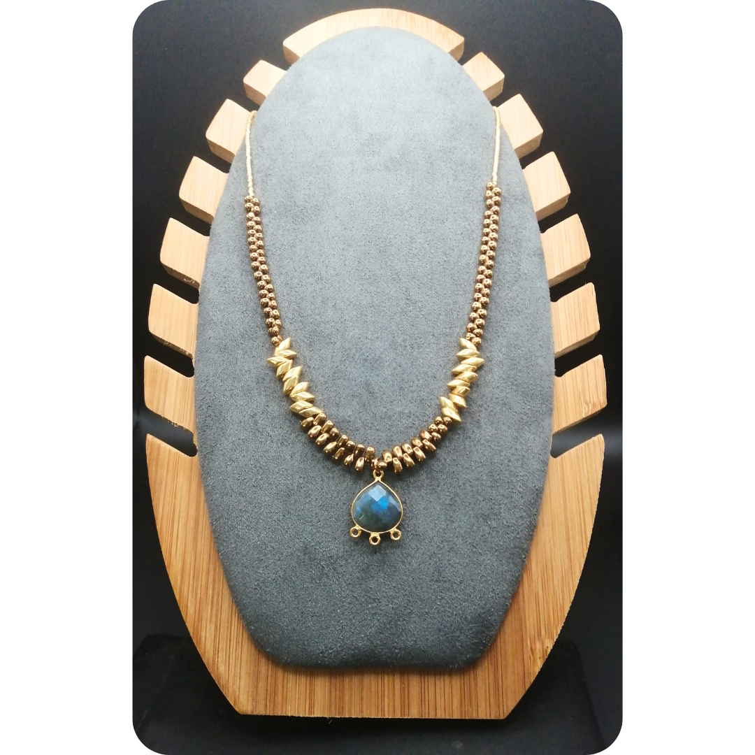 Collier Victoria