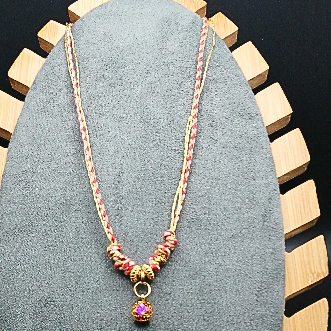 Collier Tout en fil rouge