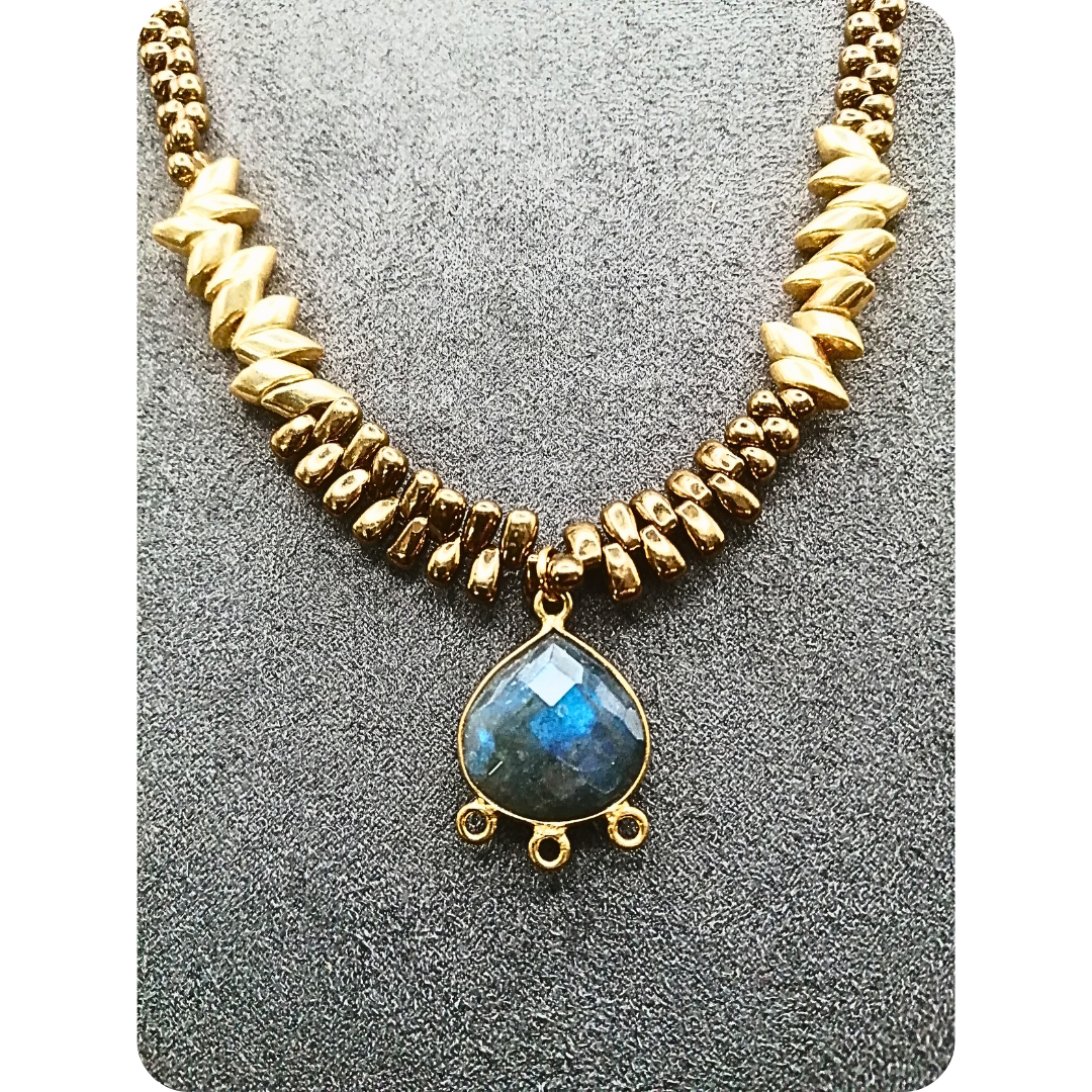 Collier Victoria