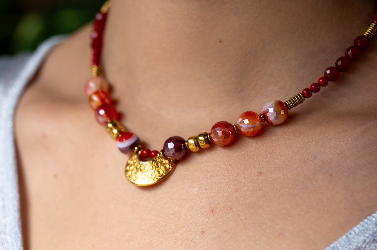 Collier Isis